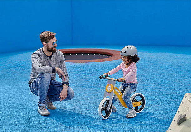 Bicicletta senza pedali realizzata in legno UNIQ di Kinderkraft